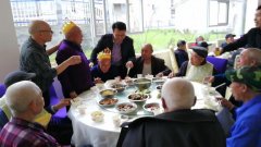 岳池泰康福寿怡养中心为2位入住老人举办生日宴会